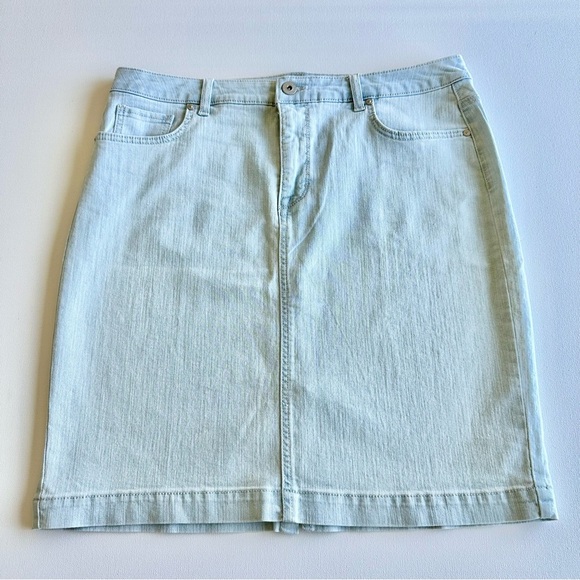 EUC Style & Co. Light Blue Denim Skirt - Picture 2 of 3